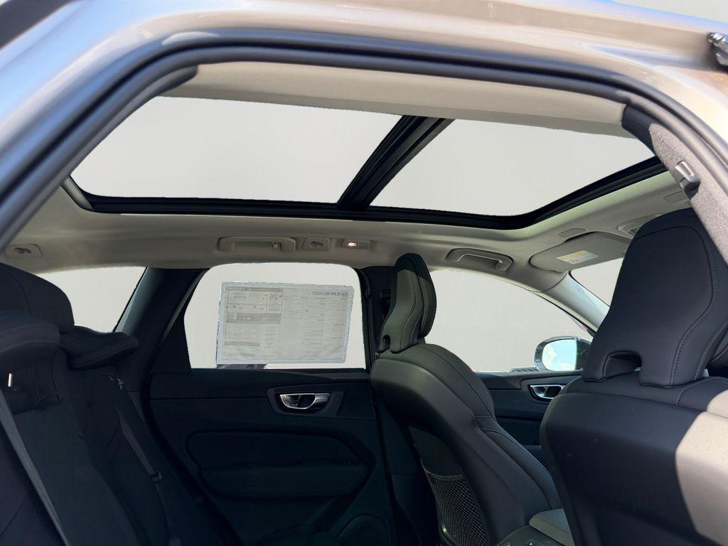2026 Volvo XC60 B5 PLUS — фото 5