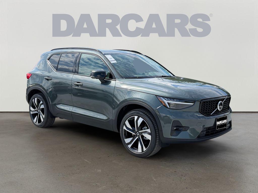 New 2026 Volvo XC40 Plus, B5 AWD Gas (mild hybrid), Dark