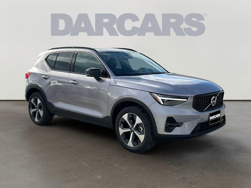 New 2026 Volvo XC40 Plus, B5 AWD Gas (mild hybrid), Dark