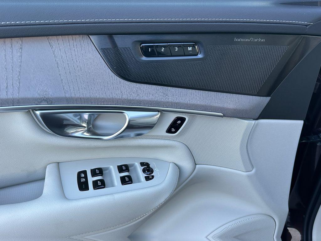 2026 Volvo XC90 ULTRA, B6 AWD GAS (MILD HYBRID), GASOLINE, BR thumbnail 13