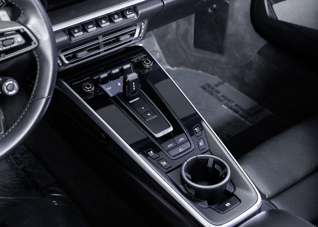 صورة 26 لـ 2021 Porsche 911 TURBO S CABRIOLET
