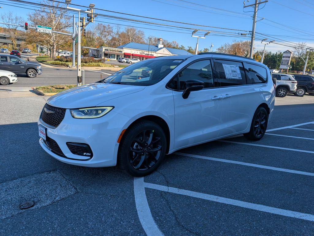 New 2026 Chrysler Pacifica L