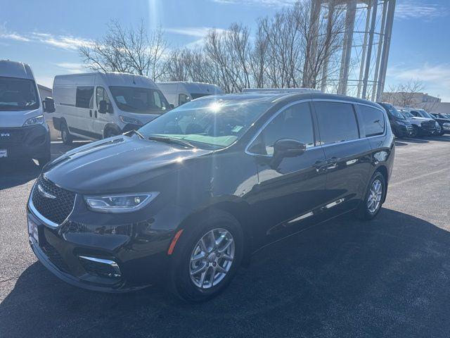 New 2026 Chrysler Pacifica Select