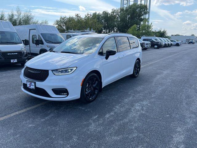 New 2026 Chrysler Pacifica Limited