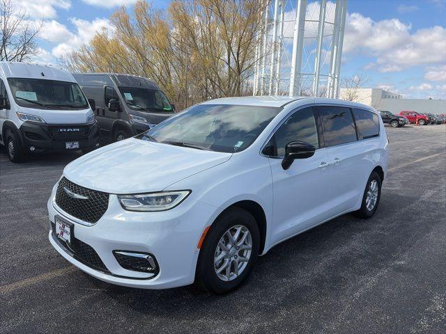 New 2026 Chrysler Pacifica Select