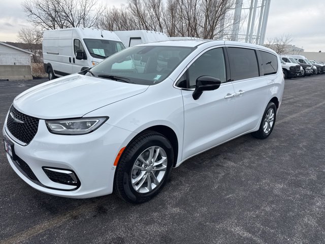 New 2026 Chrysler Pacifica Select AWD