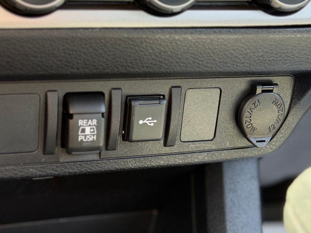 صورة مصغرة 16 لـ 2023 Toyota TACOMA SR5