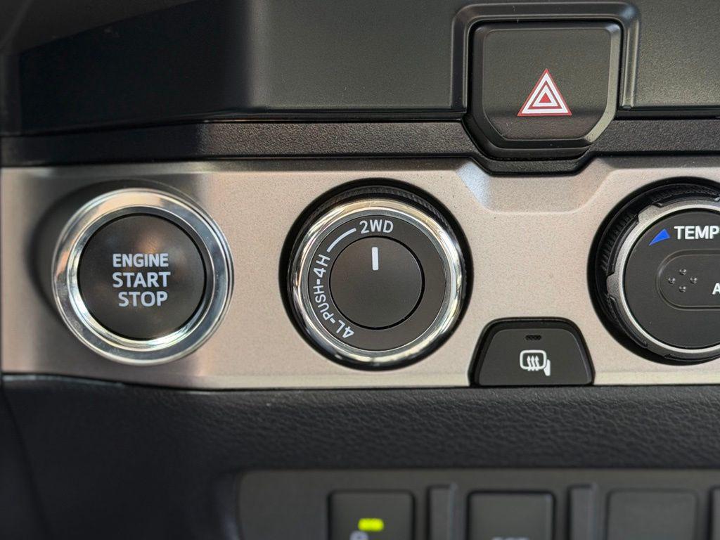 صورة مصغرة 13 لـ 2023 Toyota TACOMA SR5