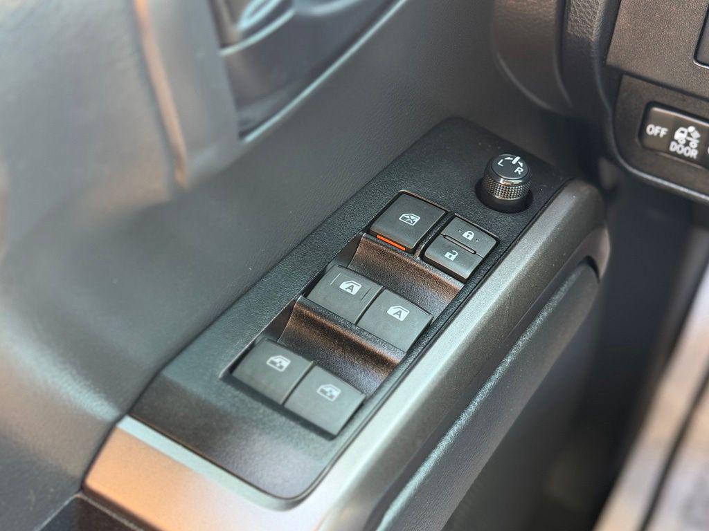 صورة مصغرة 21 لـ 2023 Toyota TACOMA SR5