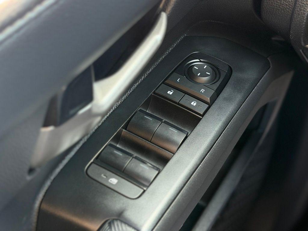 صورة مصغرة 24 لـ 2025 Toyota TACOMA LIMITED