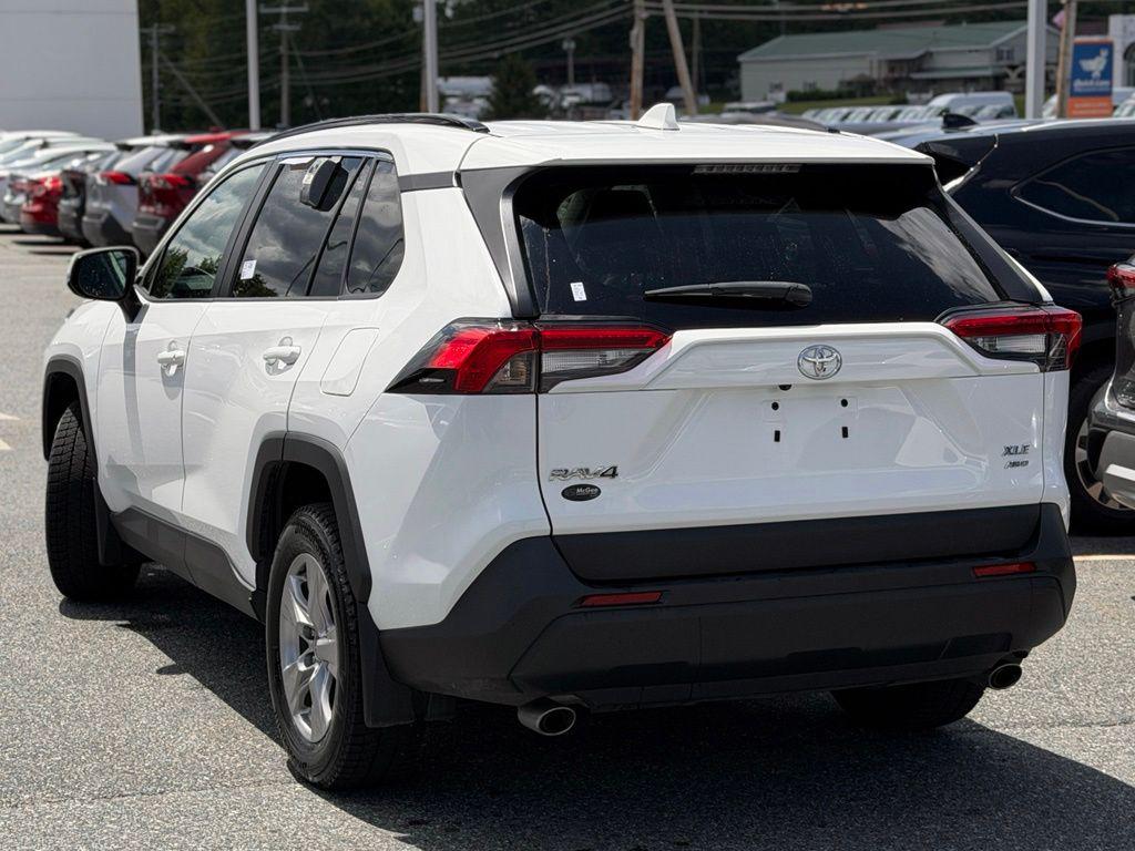 2023 Toyota RAV4 XLE — фото 3