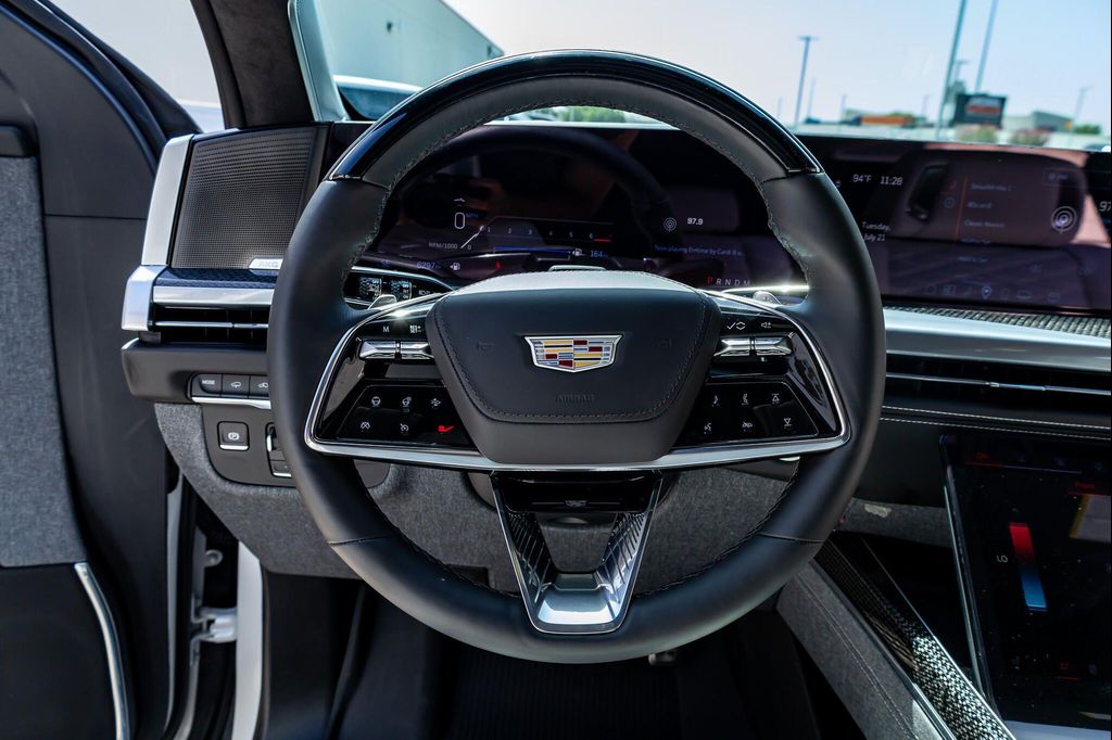 2025 Cadillac ESCALADE V-SERIES — миниатюра 18