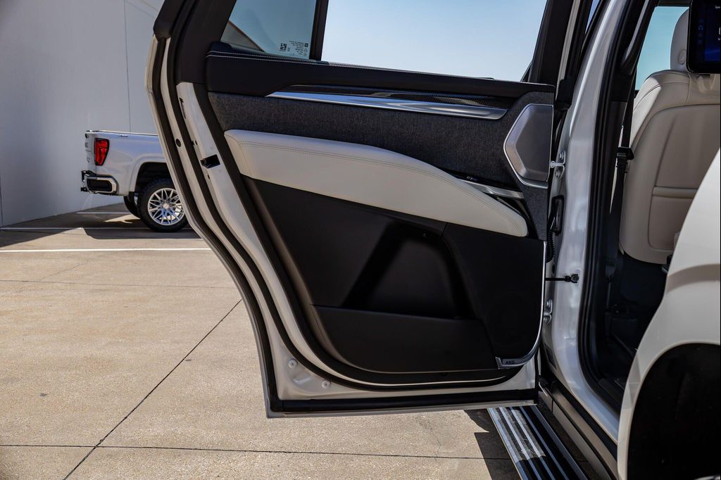 2025 Cadillac ESCALADE V-SERIES — миниатюра 41