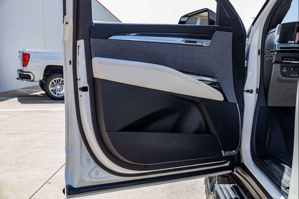 2025 Cadillac ESCALADE V-SERIES — миниатюра 39