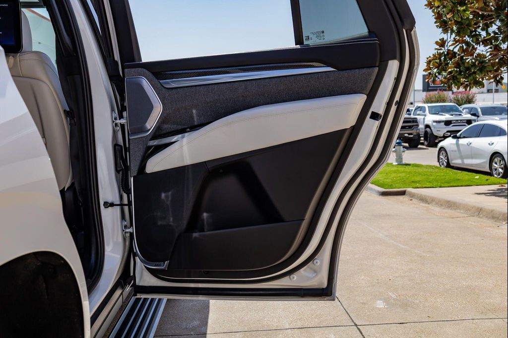 2025 Cadillac ESCALADE V-SERIES — миниатюра 42