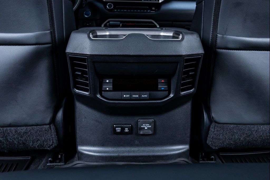 صورة مصغرة 29 لـ 2024 Toyota SEQUOIA LIMITED