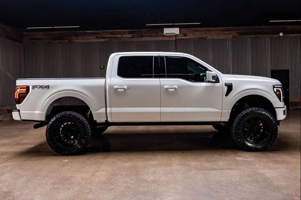 صورة 10 لـ 2025 FORD F-150 PLATINUM