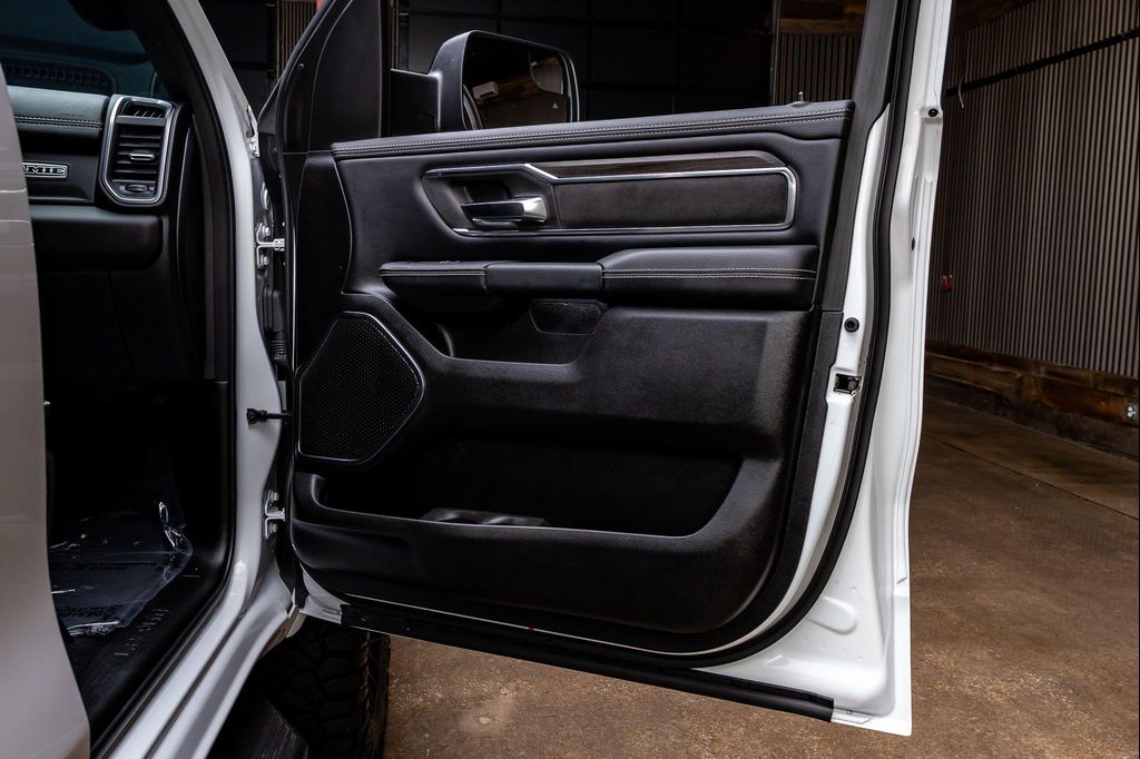 2026 RAM 1500 LARAMIE thumbnail 37