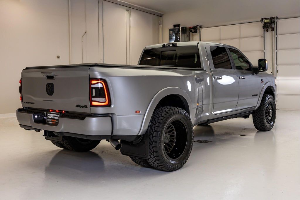 صورة 10 لـ 2024 RAM 3500 LIMITED CREW CAB 4X4 8' BOX