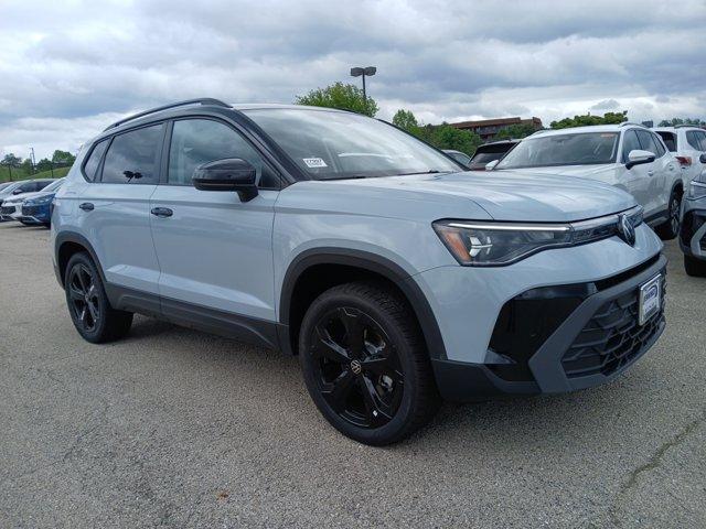 New 2026 Volkswagen Taos 1.5T SE Black