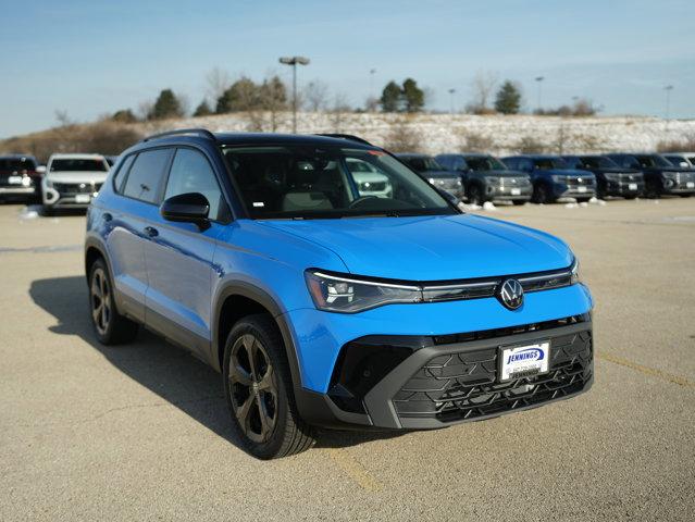 New 2026 Volkswagen Taos 1.5T SE Black