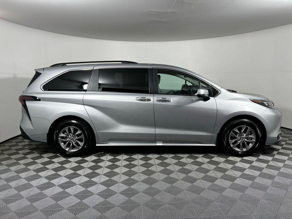 TOYOTA SIENNA - 4