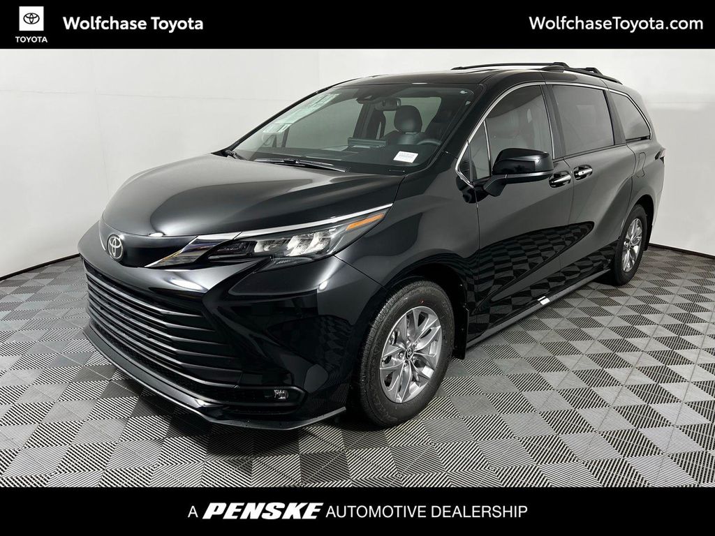 TOYOTA SIENNA - 1