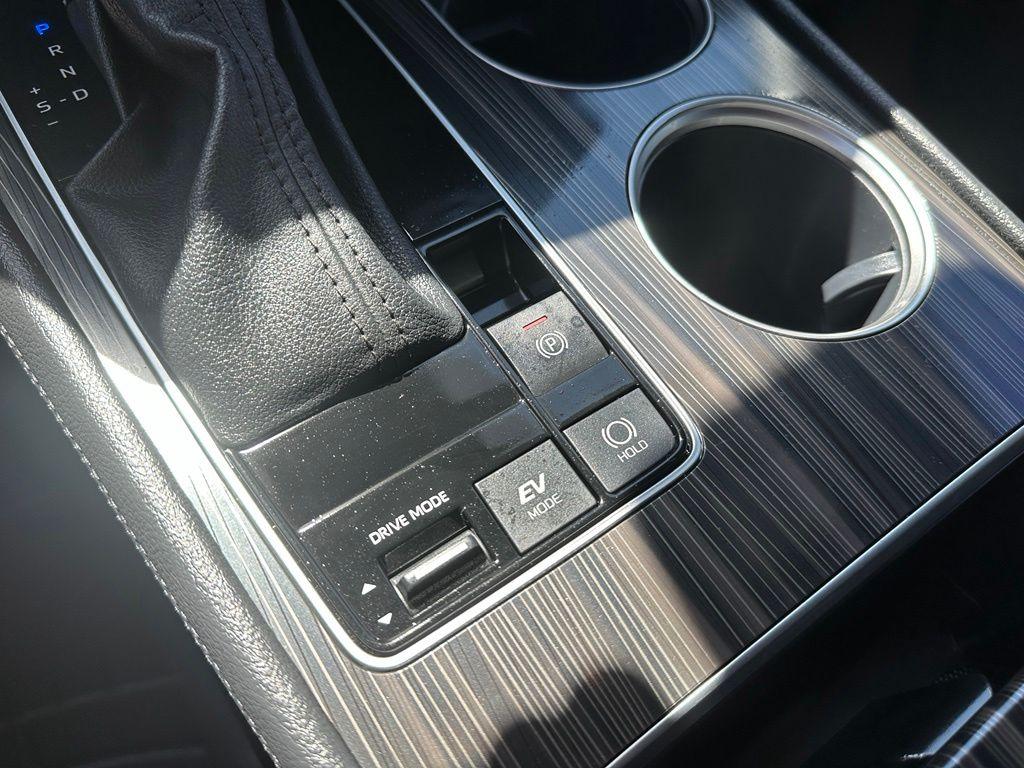 صورة 10 لـ 2023 Toyota SIENNA PLATINUM 7 PASSENGER