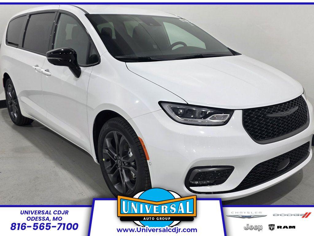 New 2026 Chrysler Pacifica L