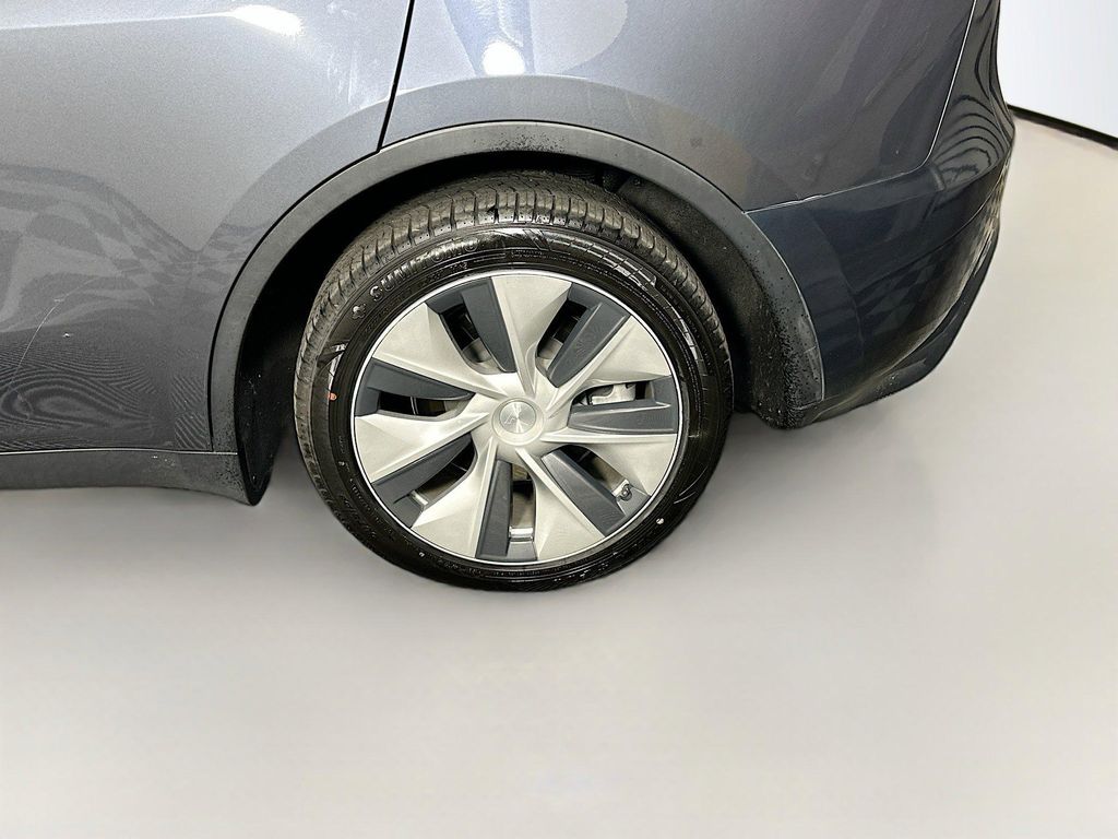 TESLA MODEL Y LONG RANGE - 9