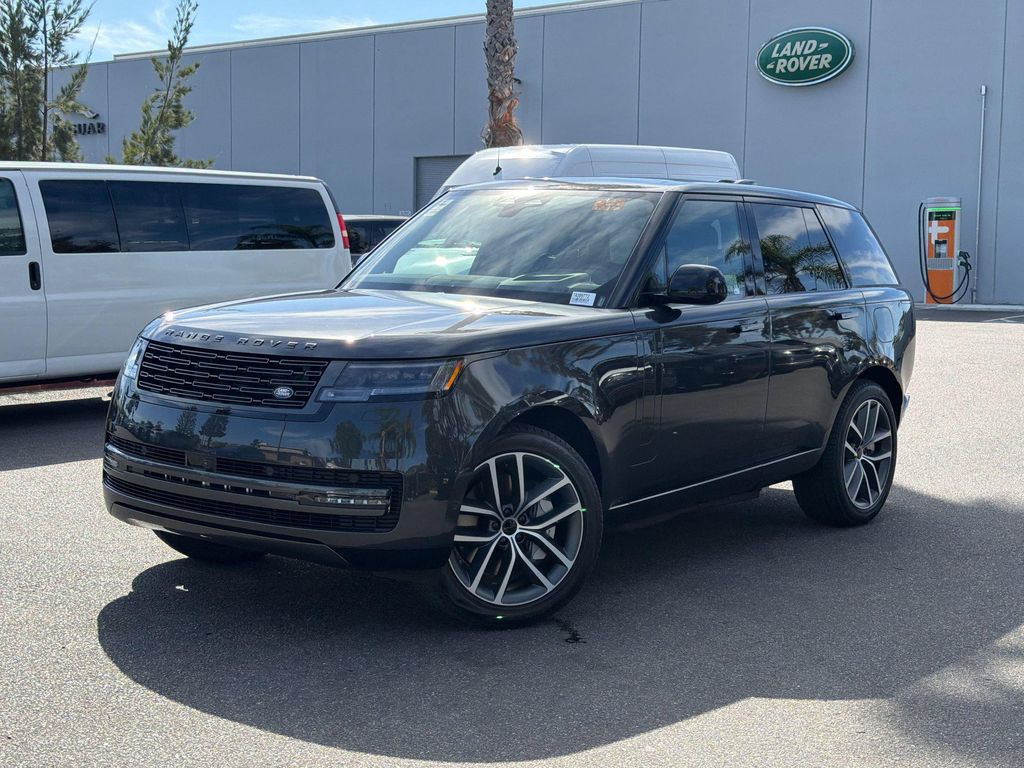 New 2026 Land Rover Range Rover P550e SE