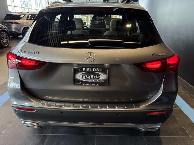 MERCEDES-BENZ GLA - 7