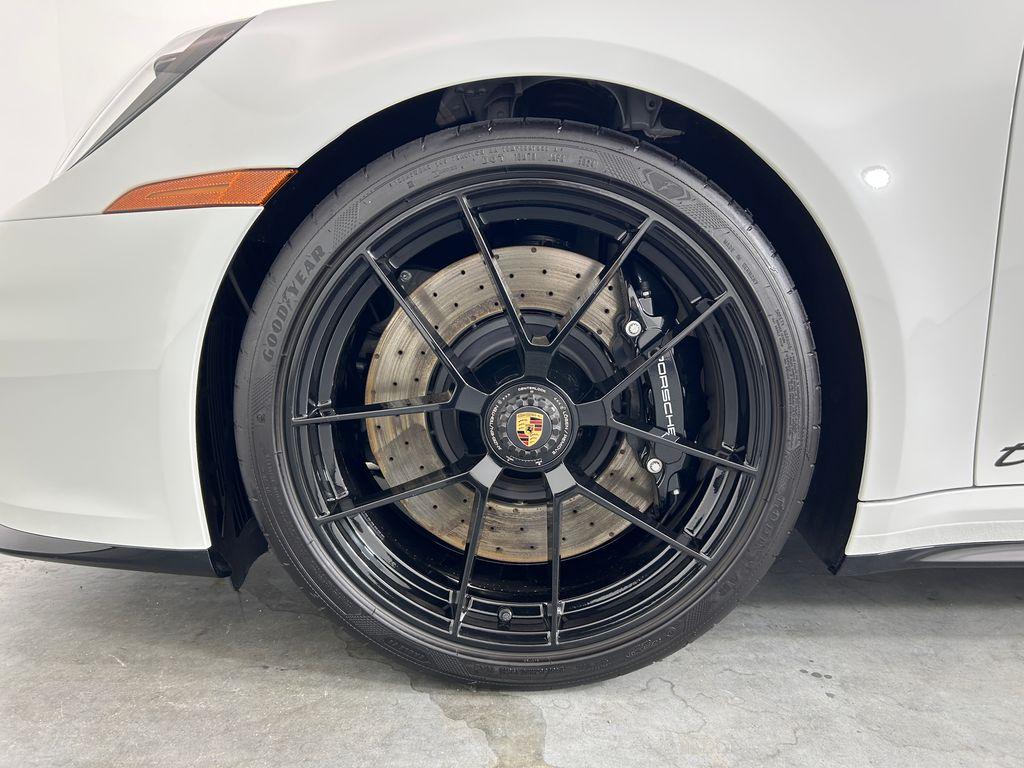 صورة مصغرة 11 لـ 2025 Porsche 911 CARRERA GTS