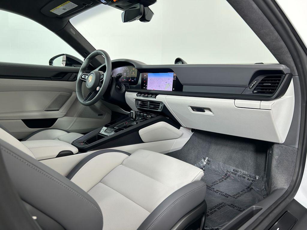 صورة مصغرة 22 لـ 2025 Porsche 911 CARRERA GTS