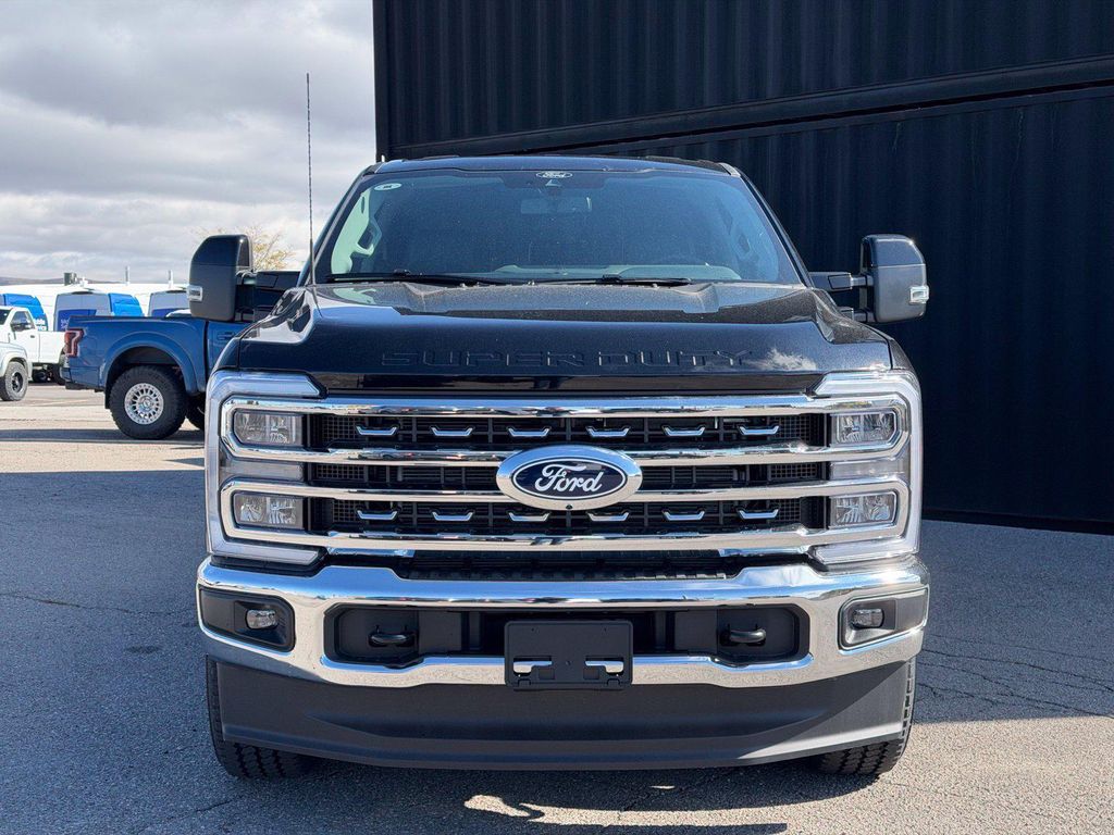 2027 FORD F-350 LARIAT — миниатюра 2