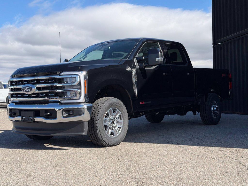 2027 FORD F-350 LARIAT — миниатюра 11