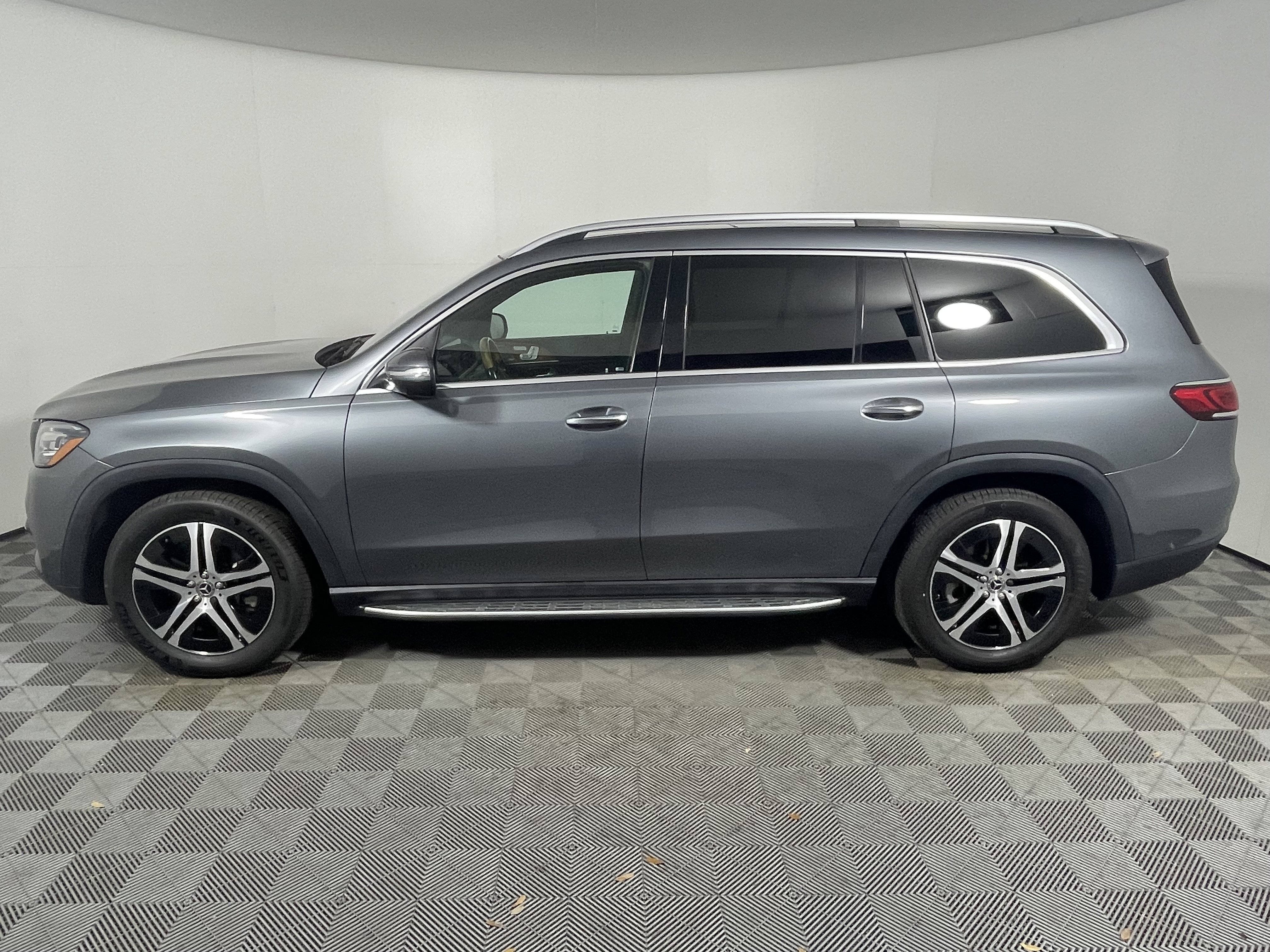 MERCEDES-BENZ GLS - 2