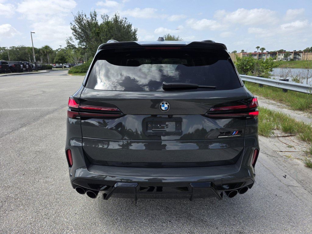 صورة 6 لـ 2024 BMW X5 M BASE