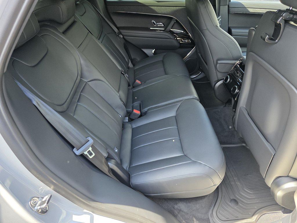 2026 LAND Rover RANGE ROVER SPORT SE photo 5