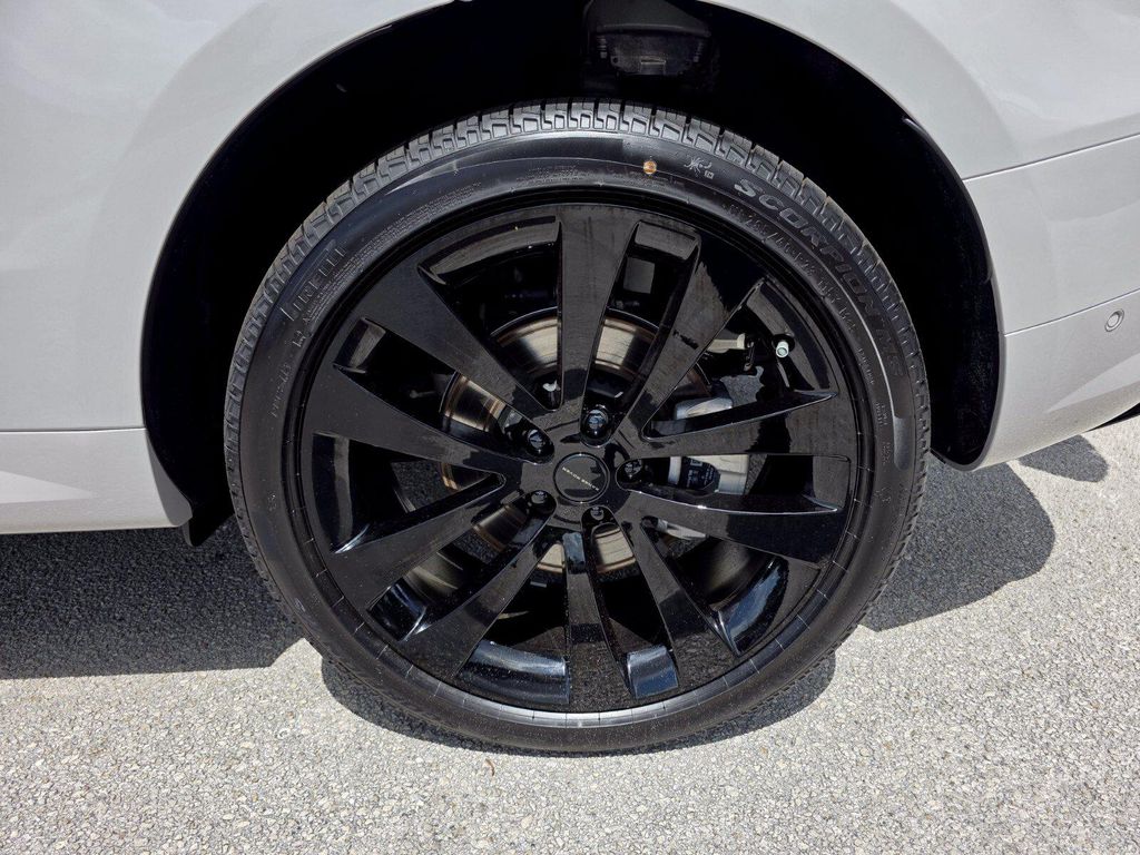 2026 LAND Rover RANGE ROVER SPORT SE photo 9