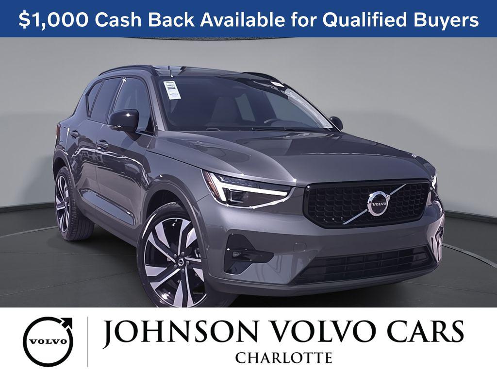 New 2026 Volvo XC40 Ultra, B5 AWD Gas (mild hybrid), Dark