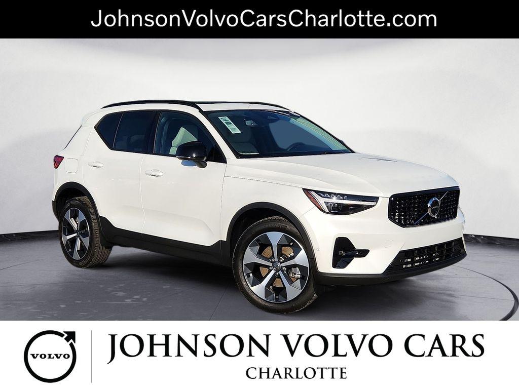 New 2026 Volvo XC40 Plus, B5 AWD Gas (mild hybrid), Dark