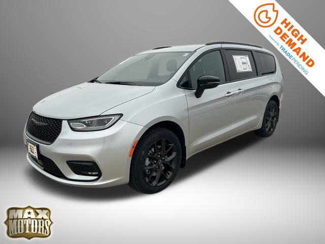 New 2026 Chrysler Pacifica L