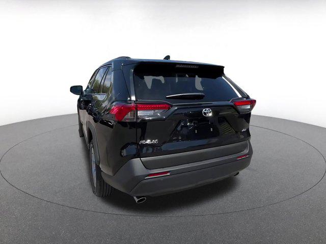 صورة 8 لـ 2025 Toyota RAV4 XLE