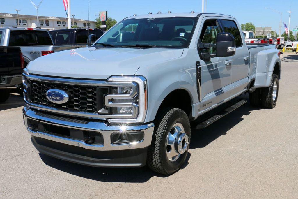 صورة 2 لـ 2026 FORD F-350 LARIAT