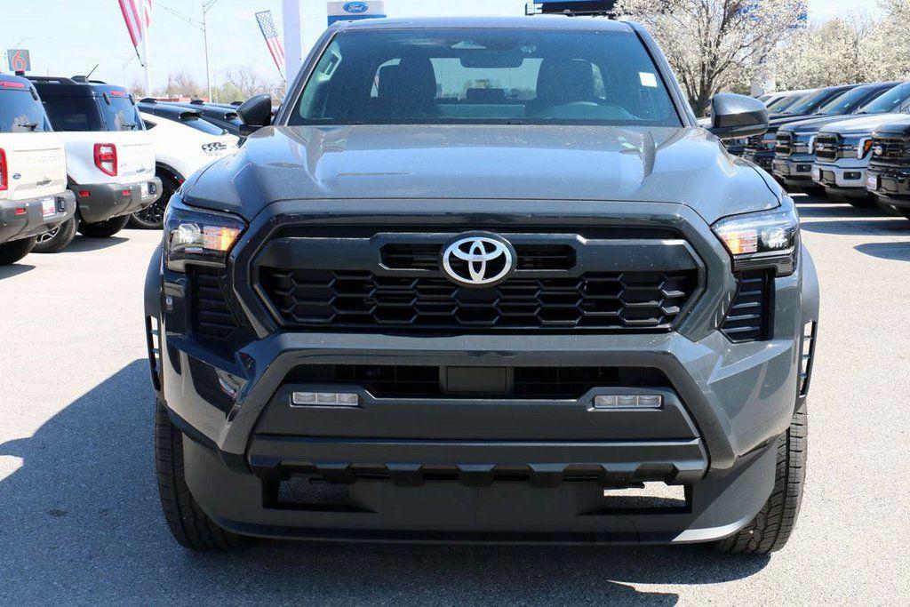 TOYOTA TACOMA - 3