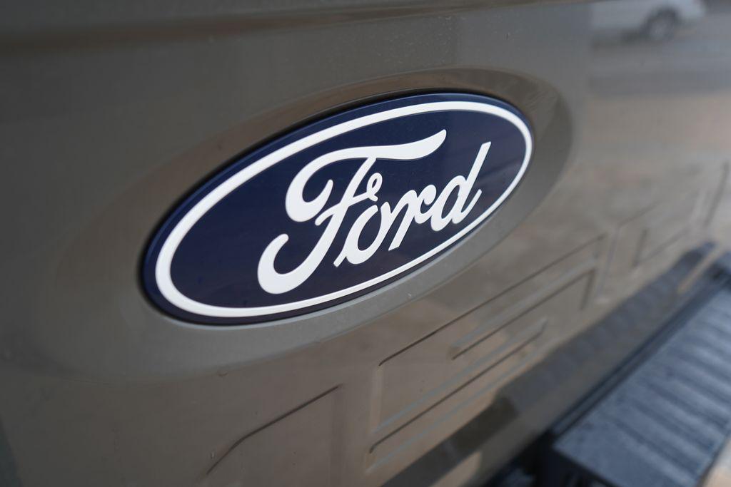 2026 FORD F-150 LARIAT photo 5