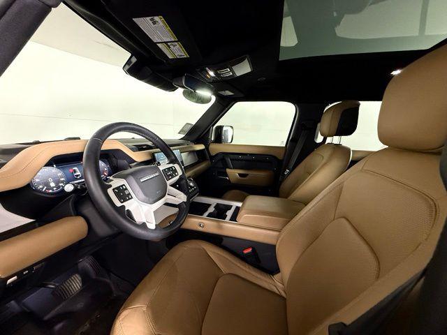 صورة 12 لـ 2025 LAND Rover DEFENDER 130 P400 X-DYNAMIC SE