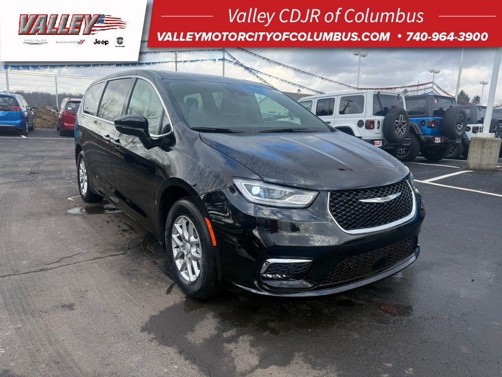New 2025 Chrysler Pacifica L