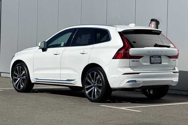 2023 Volvo XC60 — фото 3